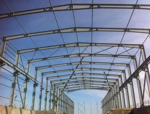 鋼結(jié)構(gòu)工程施工時(shí)遇見(jiàn)下雨怎么辦？